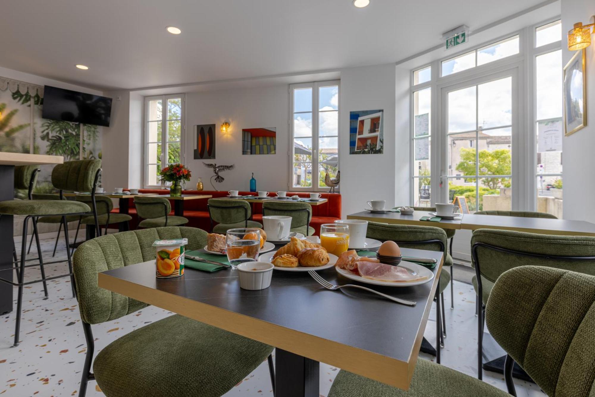 Hotel Logis Le Richelieu - Royan Atlantique 3*